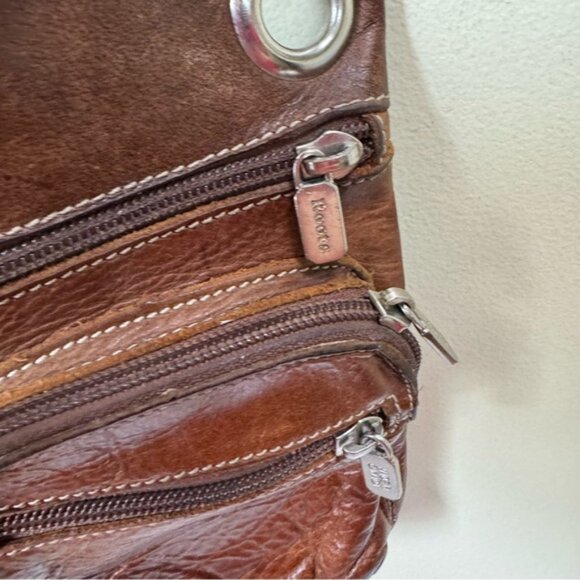 ROOTS Vintage Village Tribe Leather Brown Crossbody Shoulder Bag Pockets Logo - Picture 5 of 16